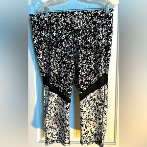 Lane Bryant Livi Active Leggings | Black & White Print  size 18/20. NWOT